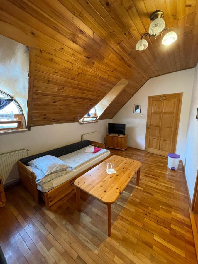 ジュール Katalinkert Panzio Bed & Breakfast エクステリア 写真