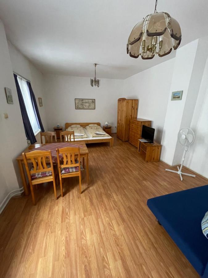 ジュール Katalinkert Panzio Bed & Breakfast エクステリア 写真