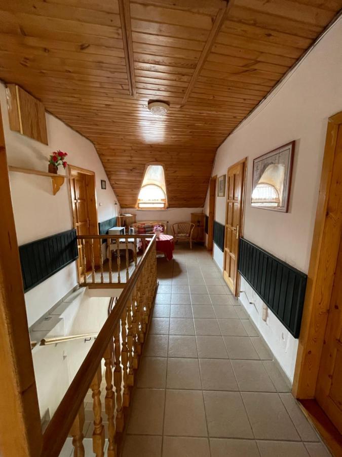 ジュール Katalinkert Panzio Bed & Breakfast エクステリア 写真