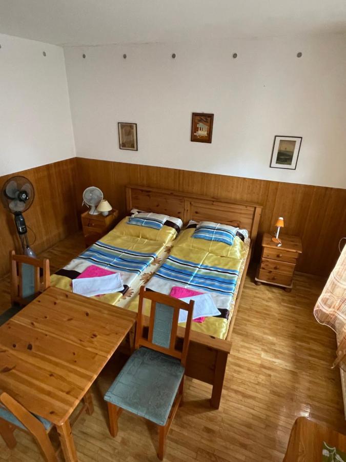 ジュール Katalinkert Panzio Bed & Breakfast エクステリア 写真
