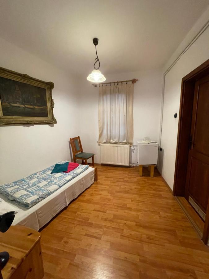 ジュール Katalinkert Panzio Bed & Breakfast エクステリア 写真