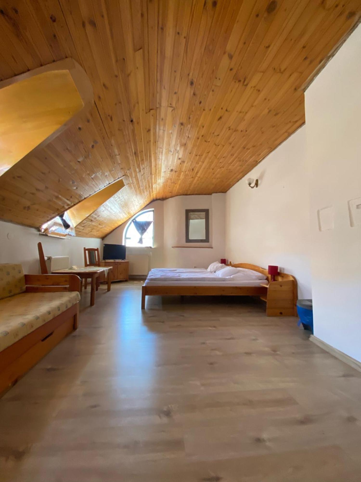 ジュール Katalinkert Panzio Bed & Breakfast エクステリア 写真