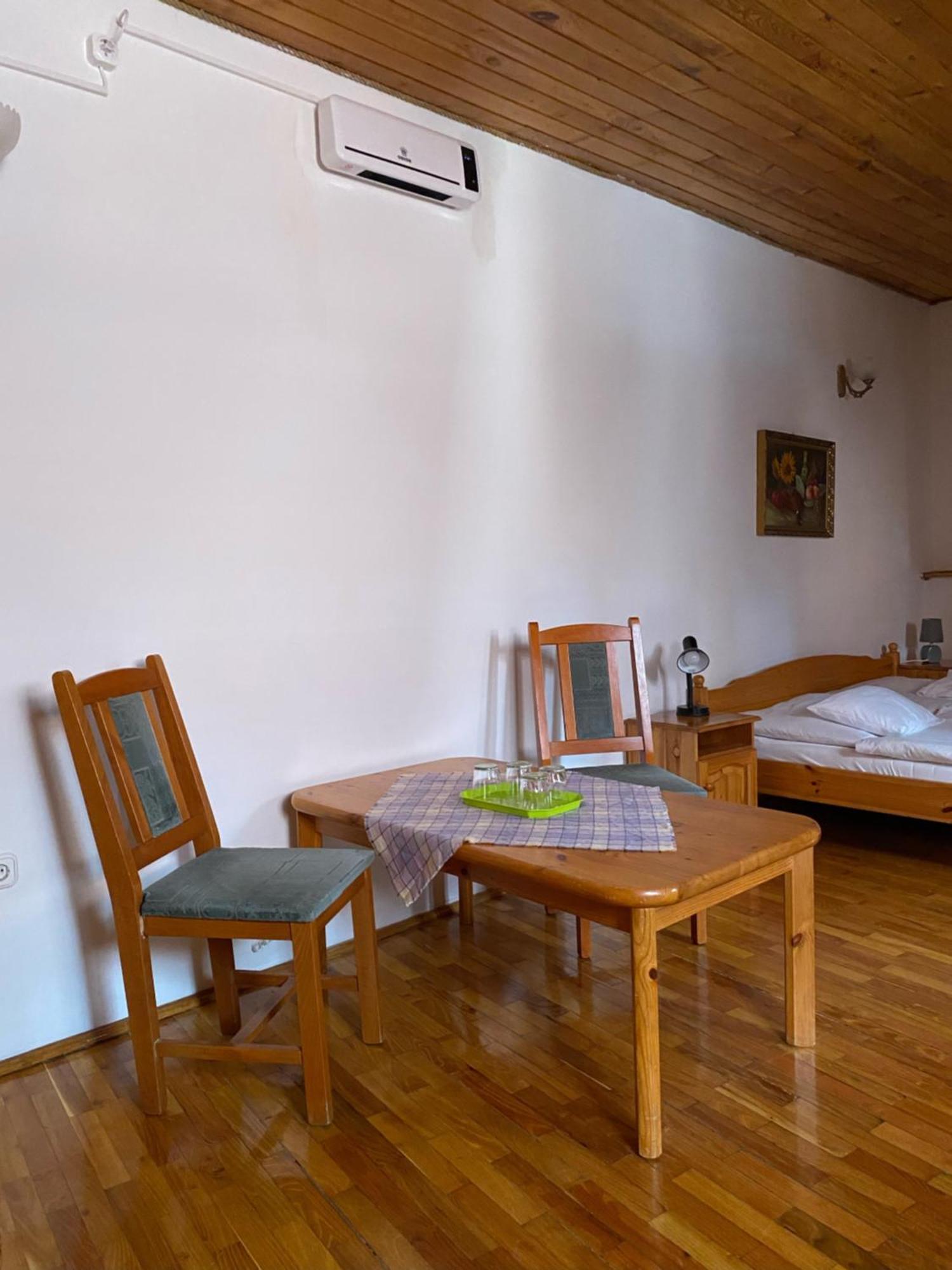 ジュール Katalinkert Panzio Bed & Breakfast エクステリア 写真