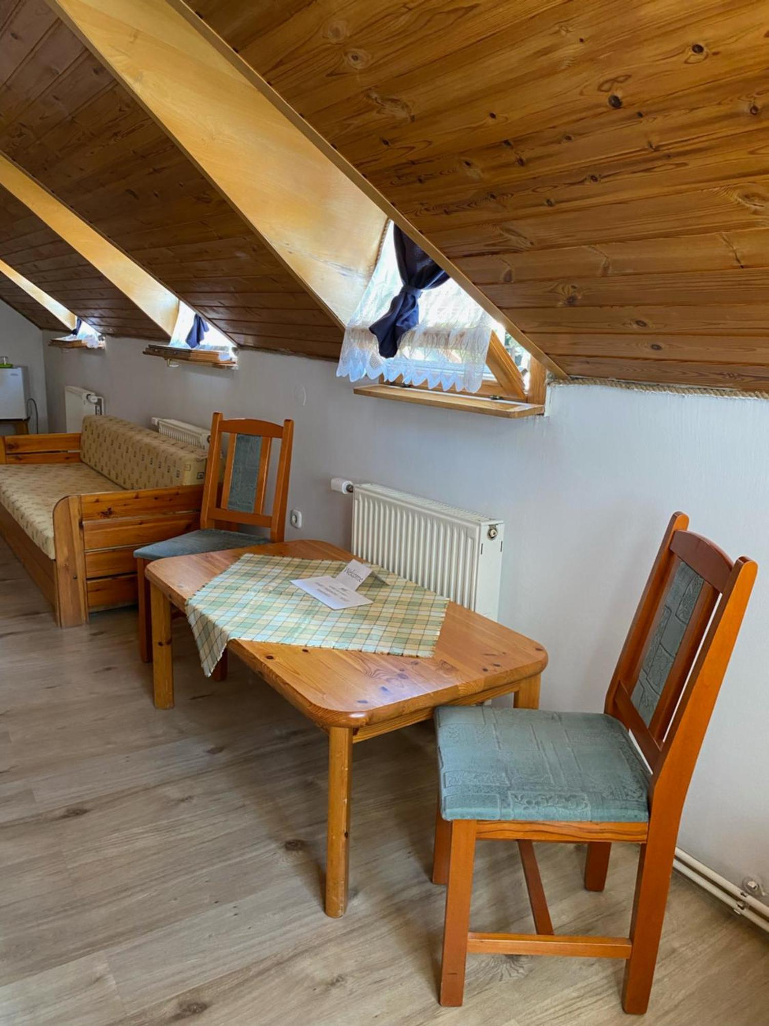 ジュール Katalinkert Panzio Bed & Breakfast エクステリア 写真