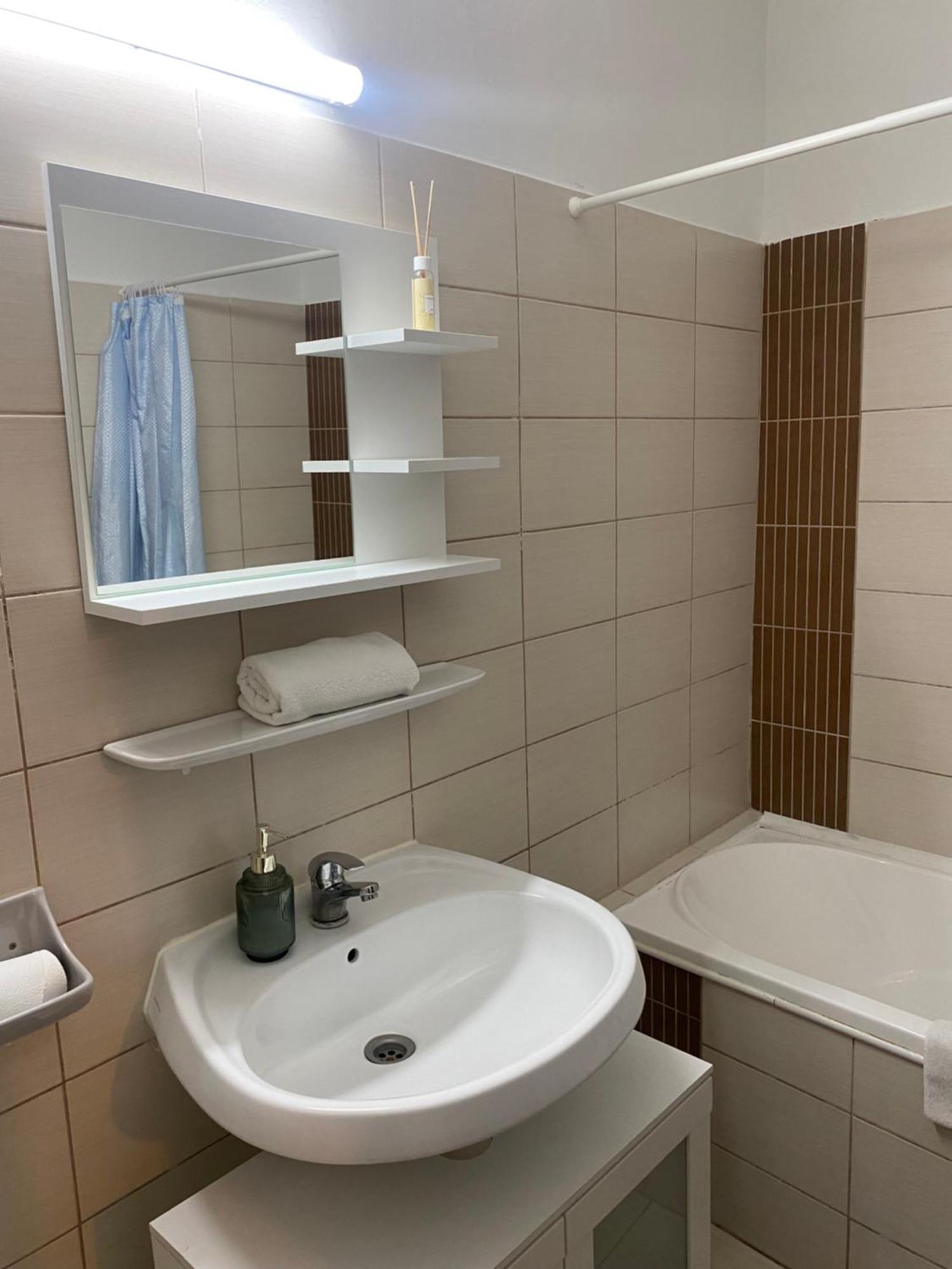 ジュール Katalinkert Panzio Bed & Breakfast エクステリア 写真