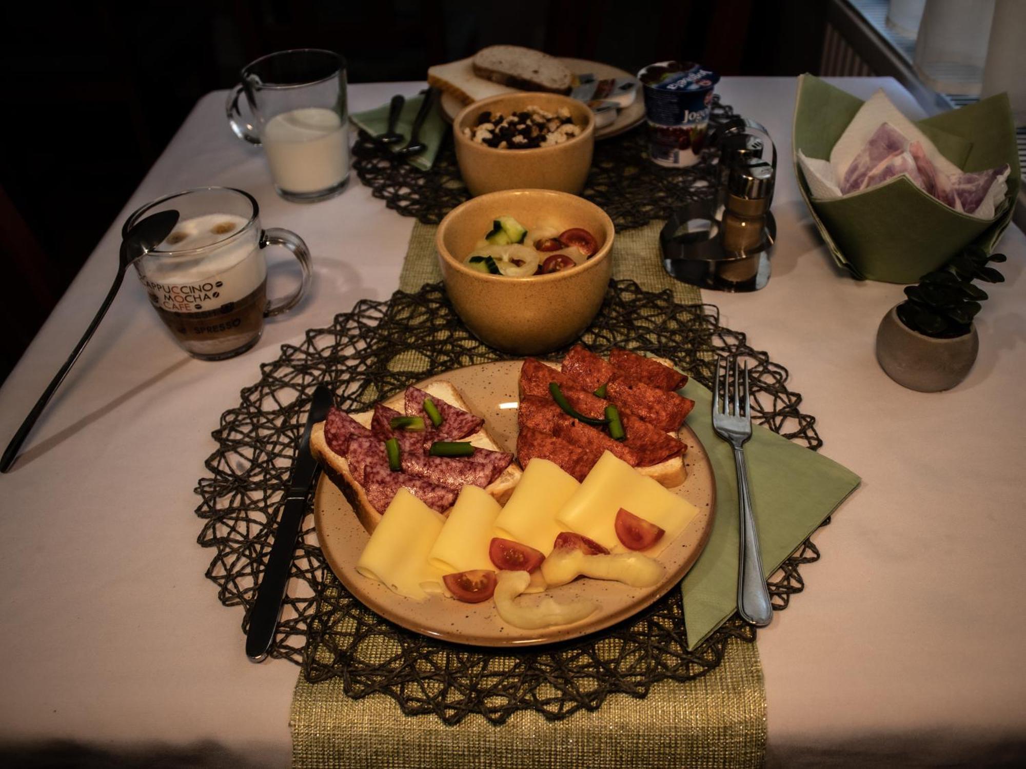 ジュール Katalinkert Panzio Bed & Breakfast エクステリア 写真